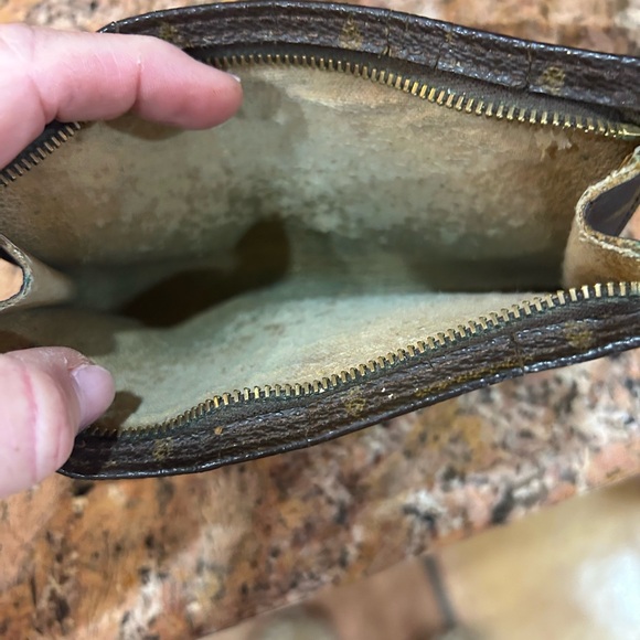 Louis Vuitton Monogram Bucket Bag
Authentic - Picture 5 of 8